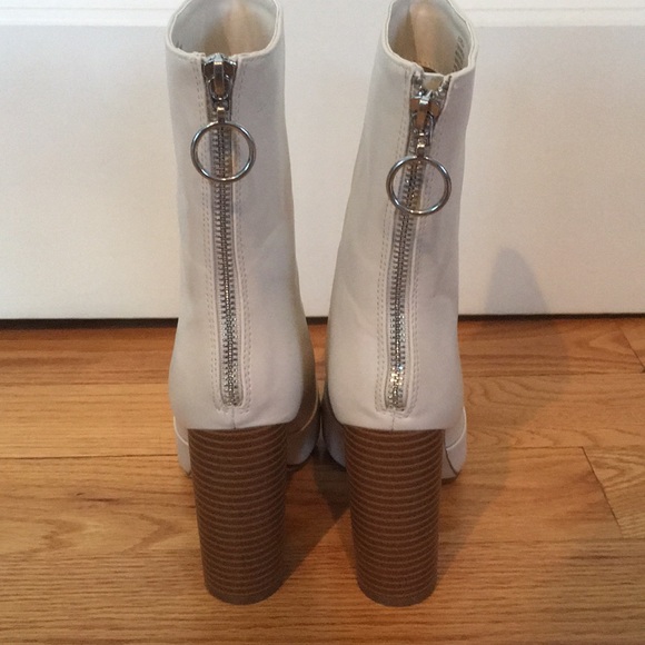 ✨4xHP✨ 70s style faux leather booties! - Picture 4 of 6